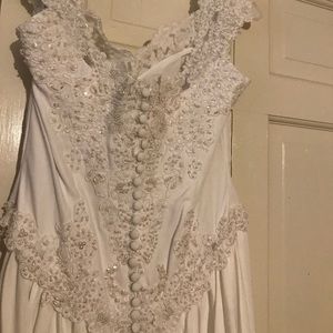 Wedding dress, never worn!